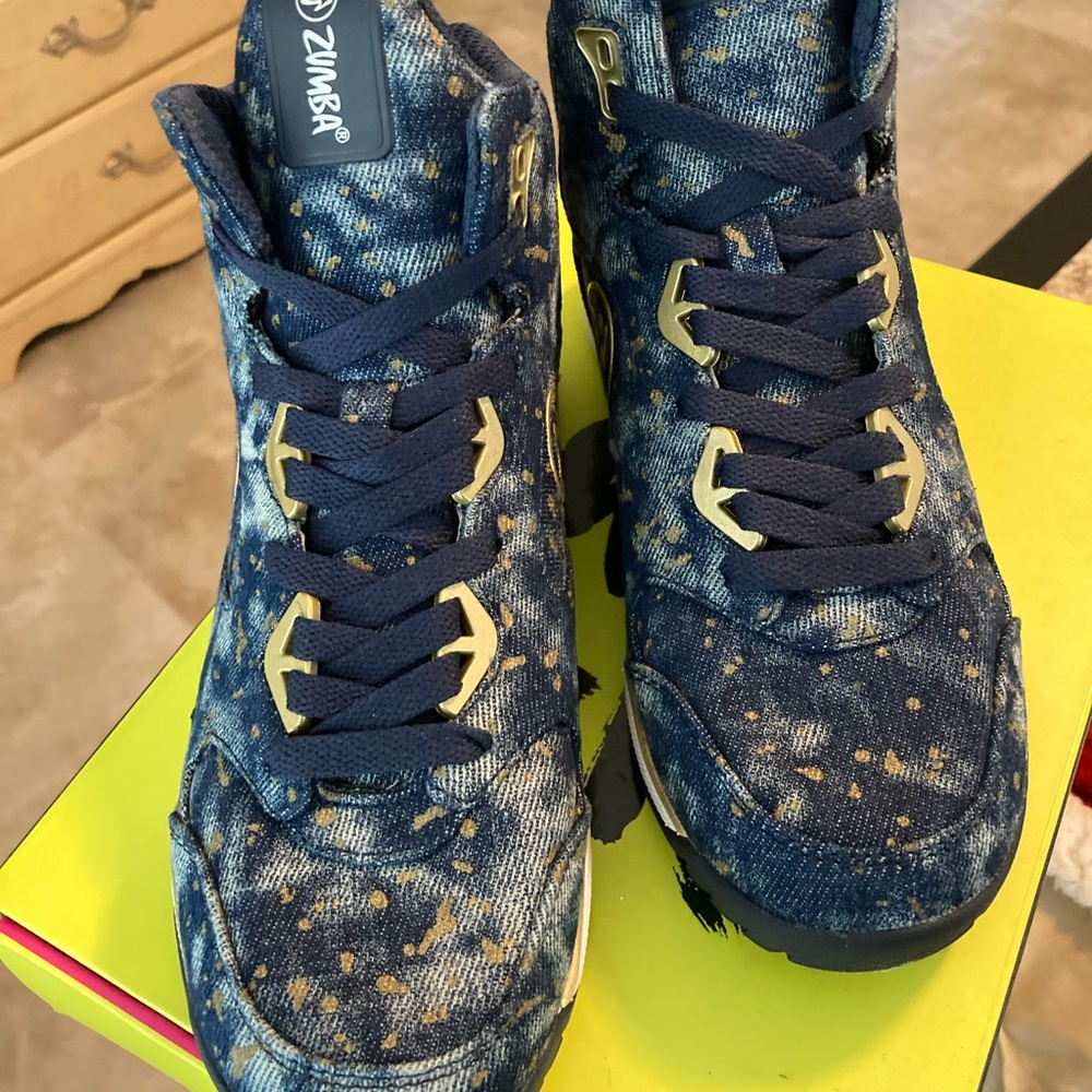 Zumba Fitness Blue and Gold Denim Women’s Athletic Shoes Size 6